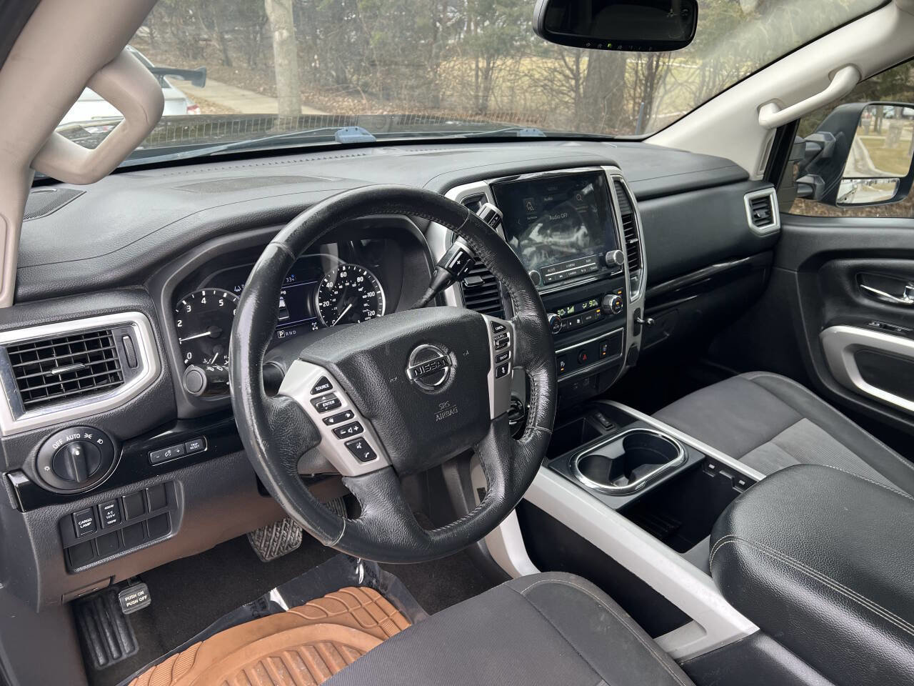 Used 2020 Nissan Titan SV w/ SV Convenience Package image 10