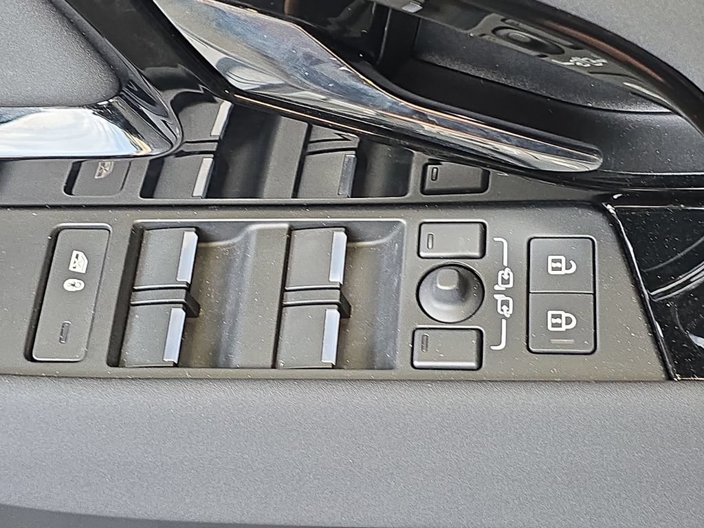 Certified 2025 Land Rover Range Rover Evoque S AWD/4WD image 30