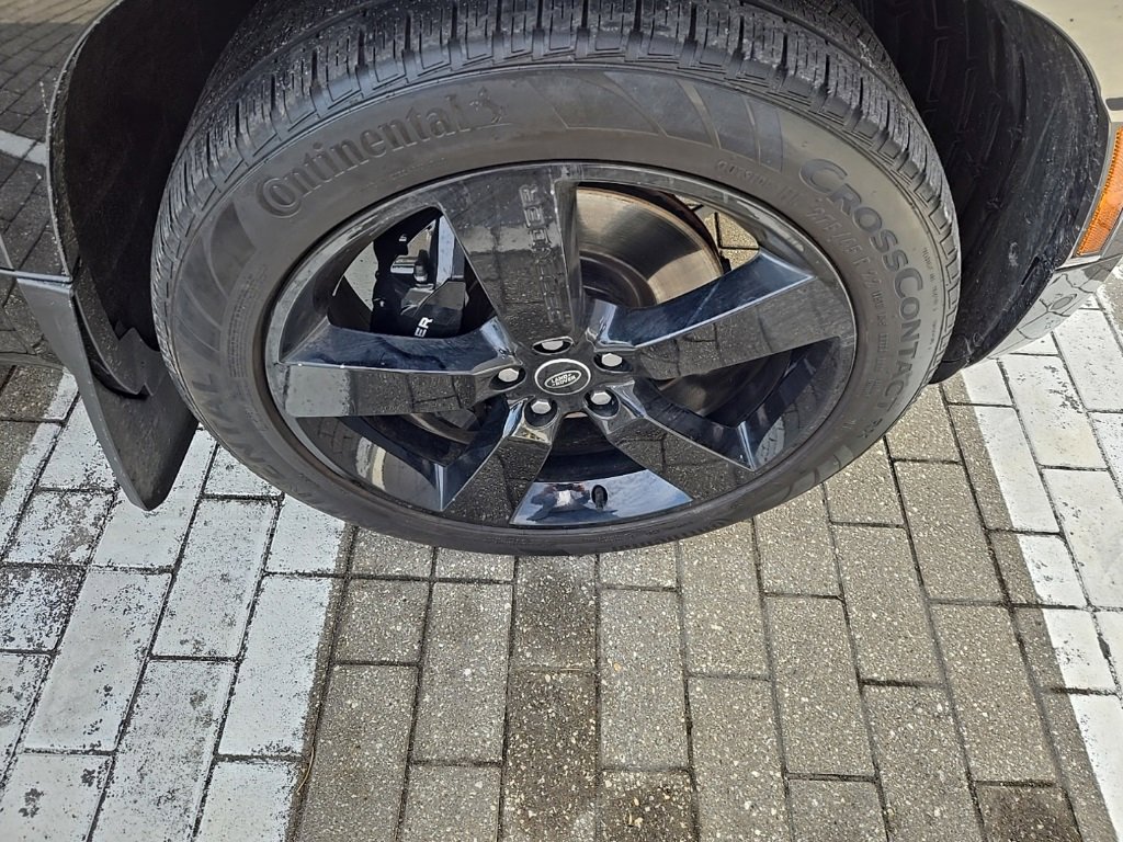 Certified 2025 Land Rover Defender 130 V8 image 11