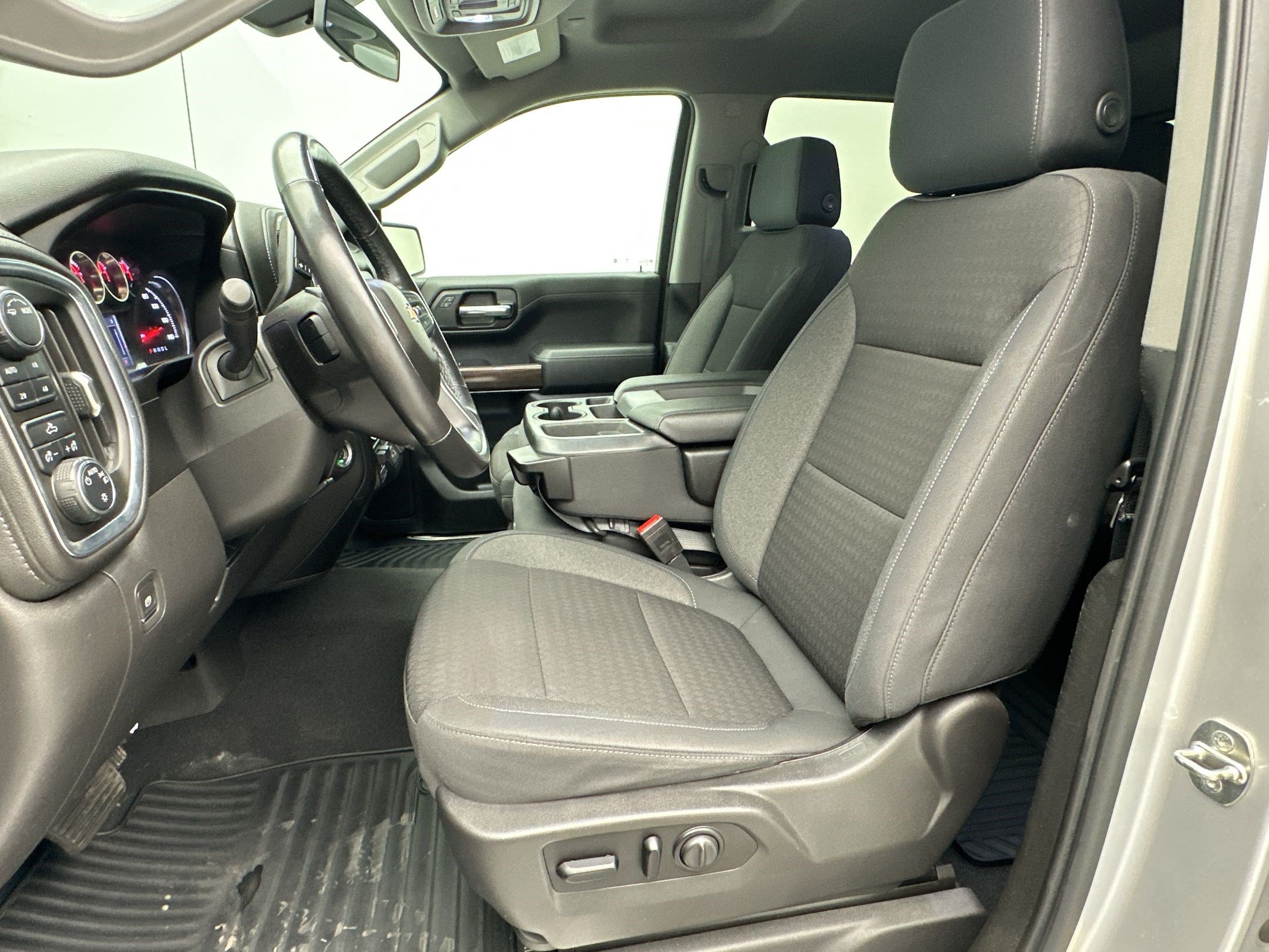 Used 2020 Chevrolet Silverado 1500 LT w/ All-Star Edition AWD/4WD image 5