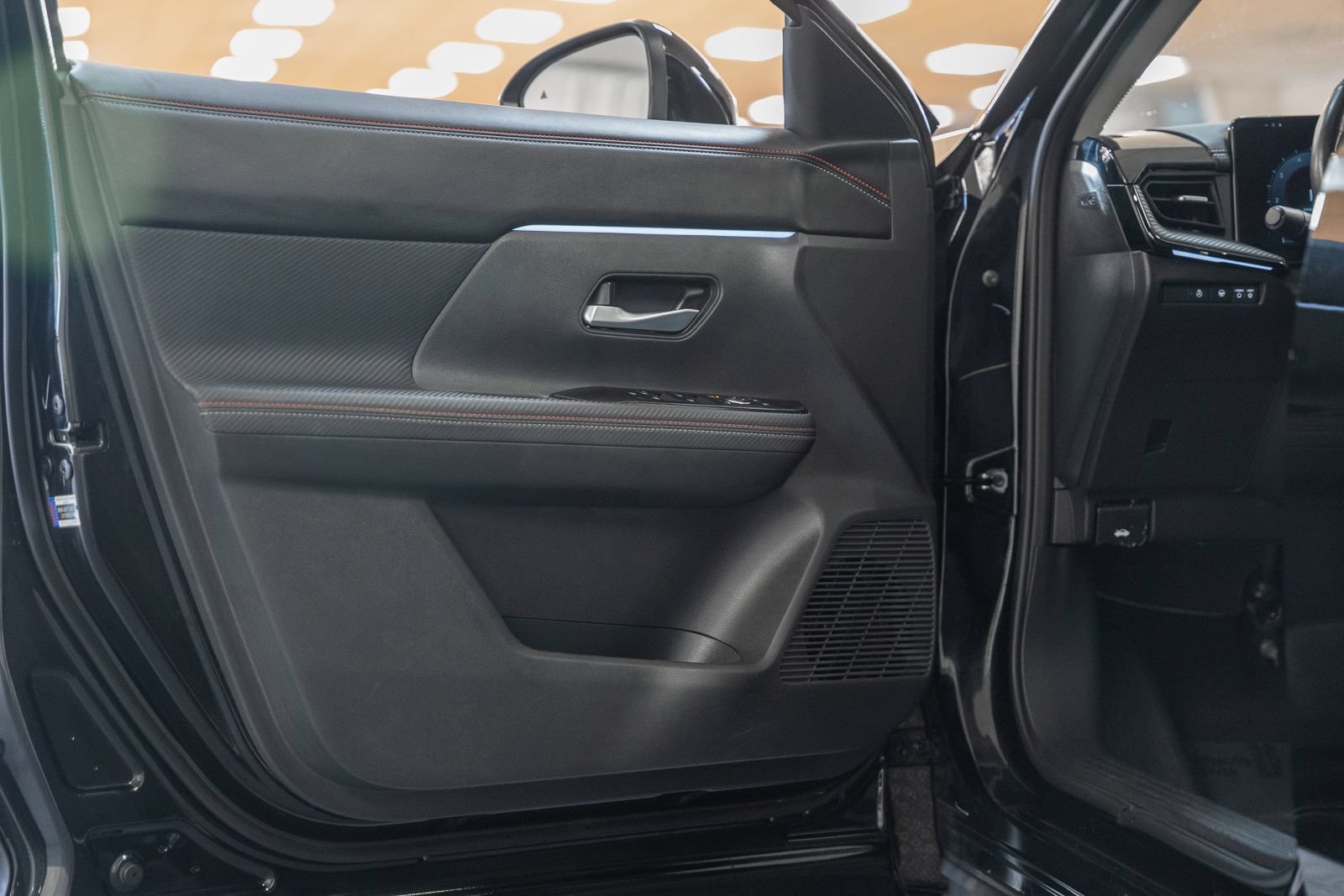 Used 2025 Nissan Kicks SR w/ SR Premium Package AWD/4WD image 42