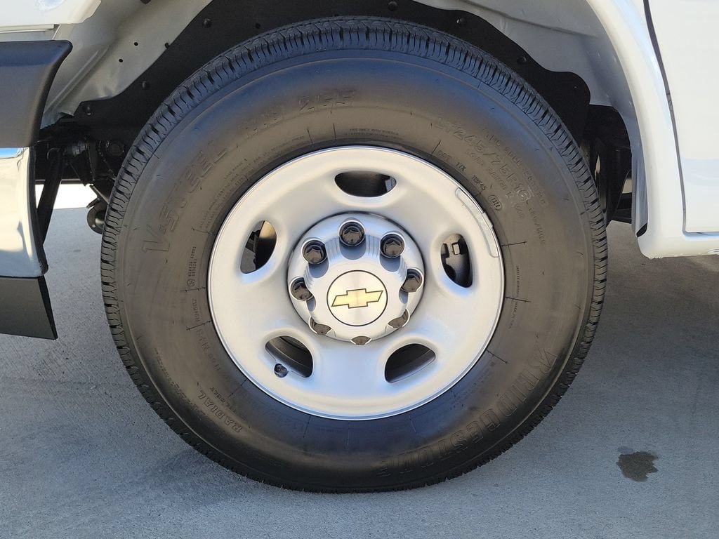 New 2026 Chevrolet Express 2500 w/ Communications Package RWD image 19