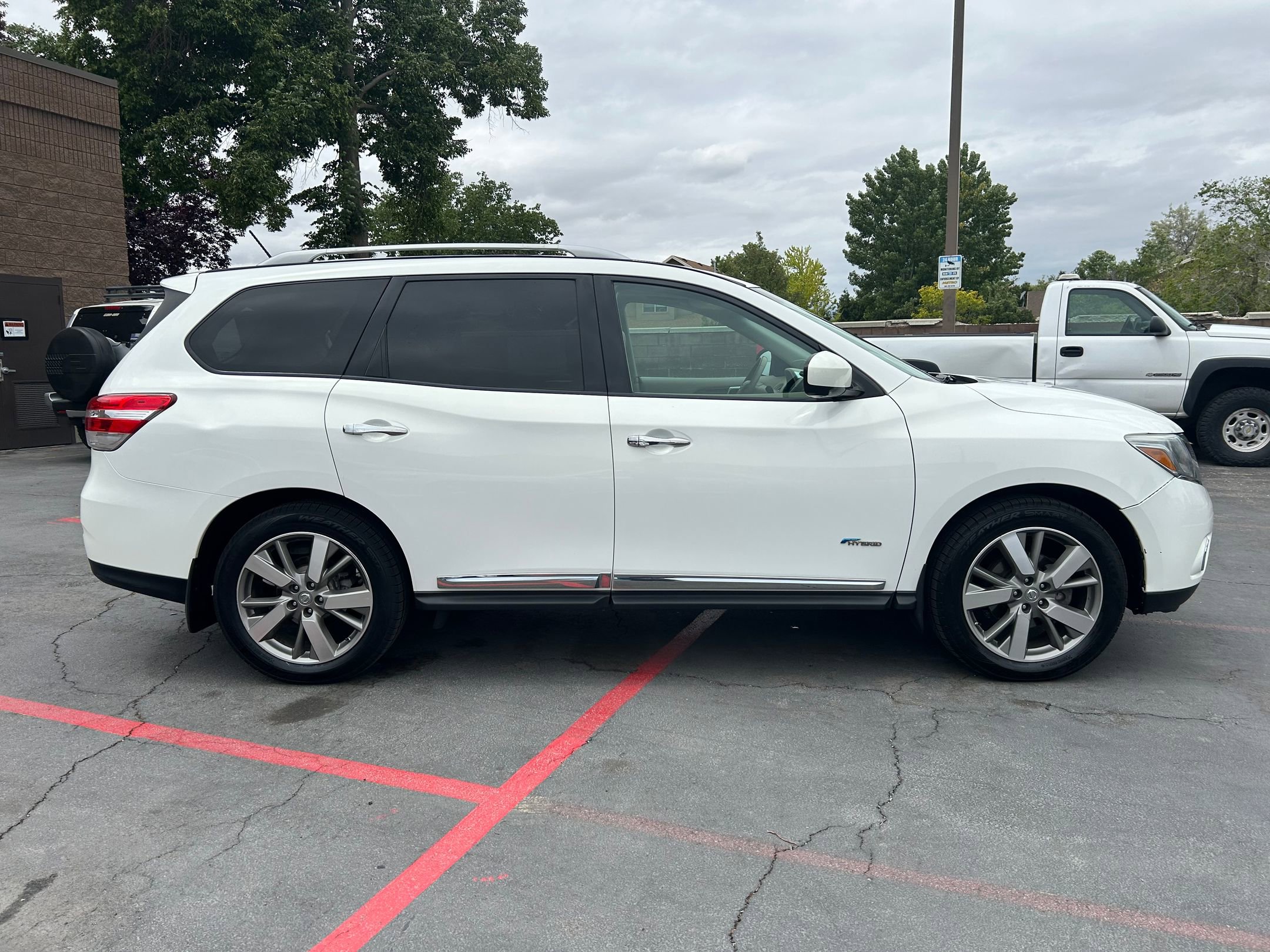 Used 2014 Nissan Pathfinder Platinum w/ Platinum Premium Package AWD/4WD image 6