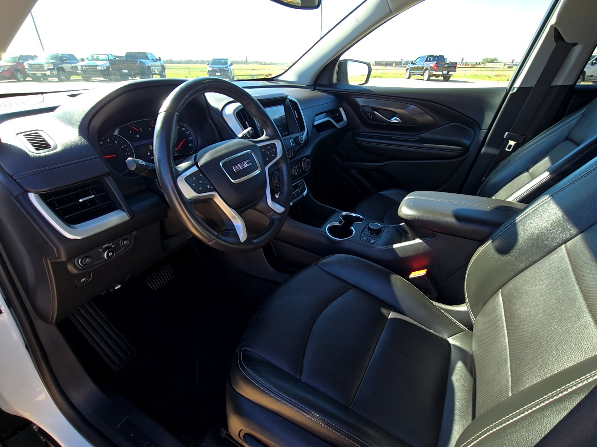 Used 2022 GMC Terrain SLT w/ Elevation Edition image 7