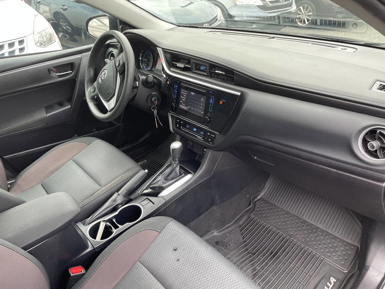 Used 2019 Toyota Corolla LE image 15