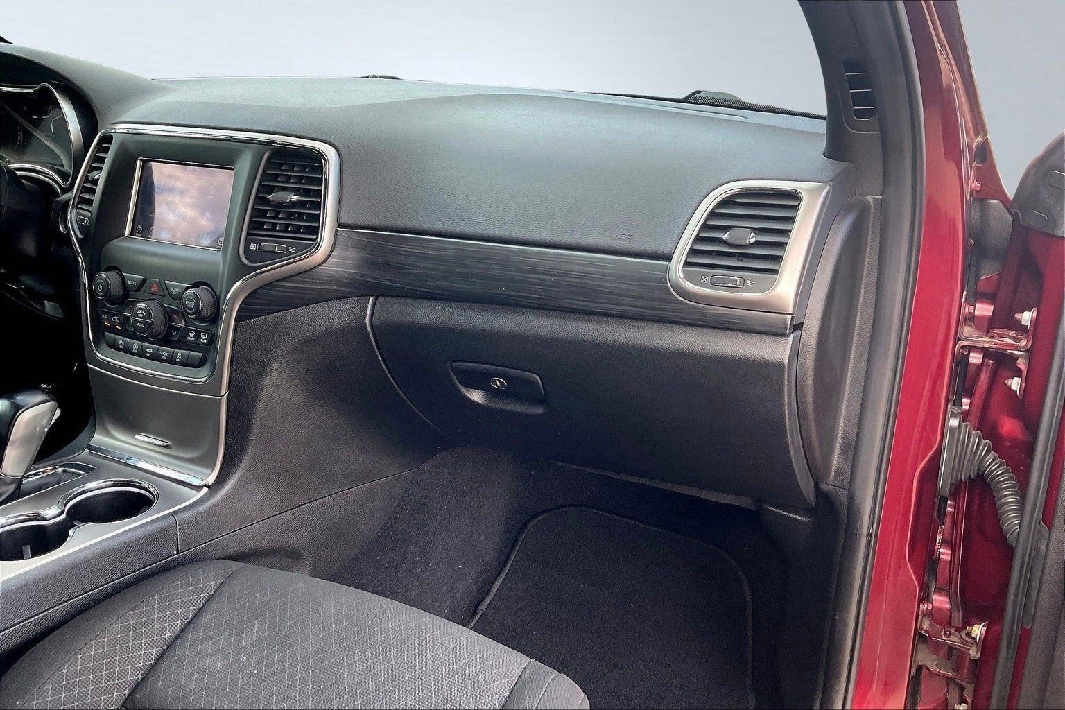 Used 2021 Jeep Grand Cherokee Laredo image 21