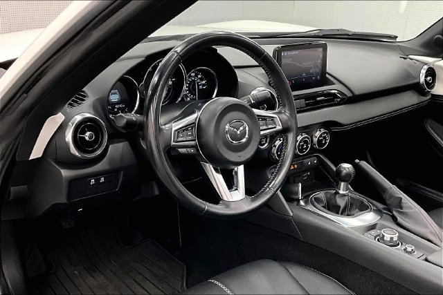 Used 2021 MAZDA MX-5 Miata RF Grand Touring RWD image 16