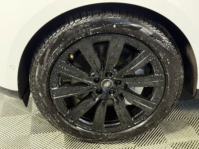 New 2025 Land Rover Range Rover SE image 12