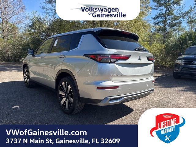 Used 2025 Mitsubishi Outlander SE image 3