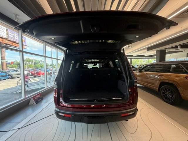 New 2026 Jeep Grand Wagoneer Summit AWD/4WD image 8
