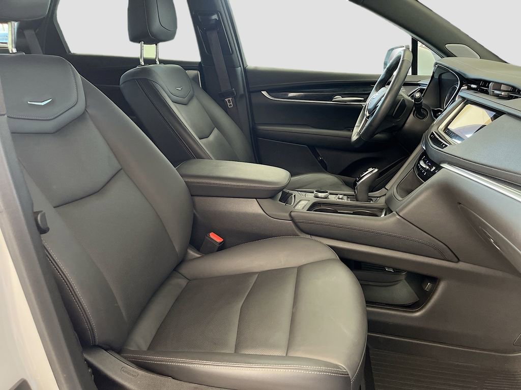 Used 2024 Cadillac XT5 Premium Luxury w/ LPO, Floor Liner Package AWD/4WD image 31