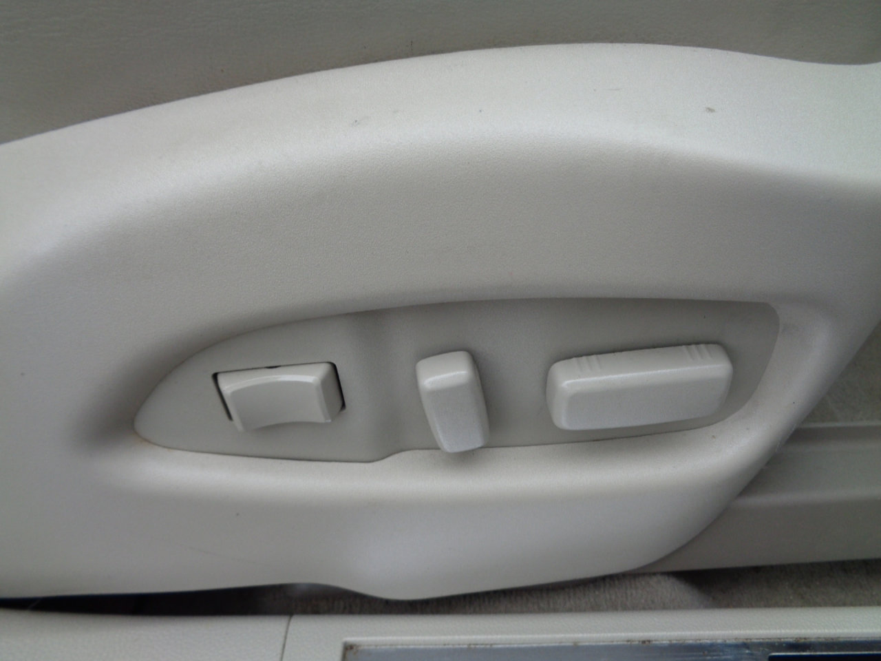 Used 2011 Cadillac SRX Luxury image 26