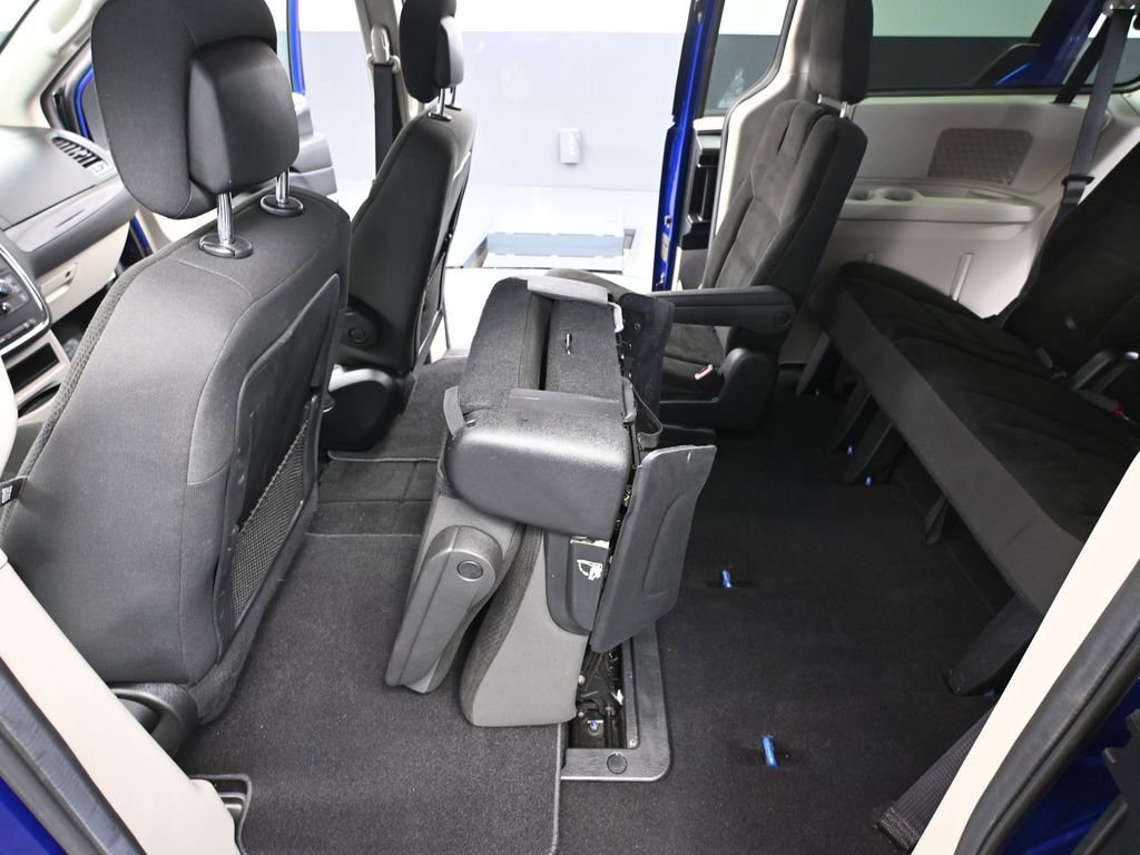 Used 2019 Dodge Grand Caravan SE w/ UConnect Hands-Free Group image 33