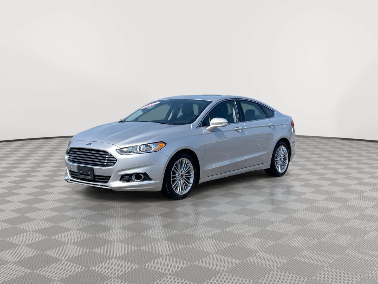 Used 2016 Ford Fusion SE w/ Equipment Group 202A image 3