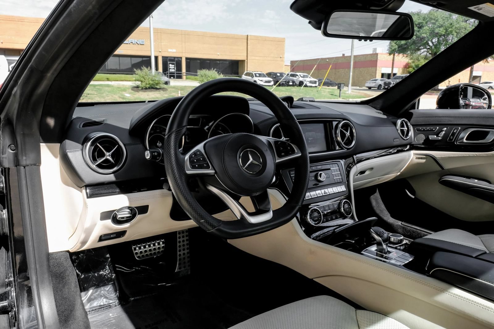 Used 2020 Mercedes-Benz SL 550 image 2