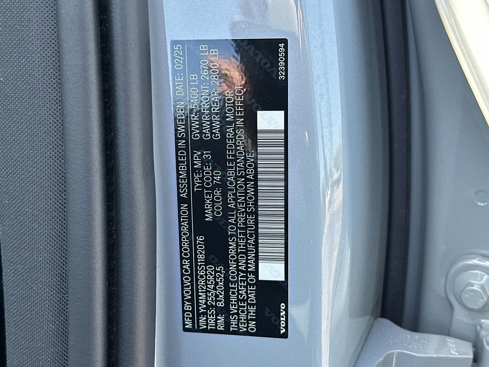Certified 2025 Volvo XC60 B5 Plus AWD/4WD image 33