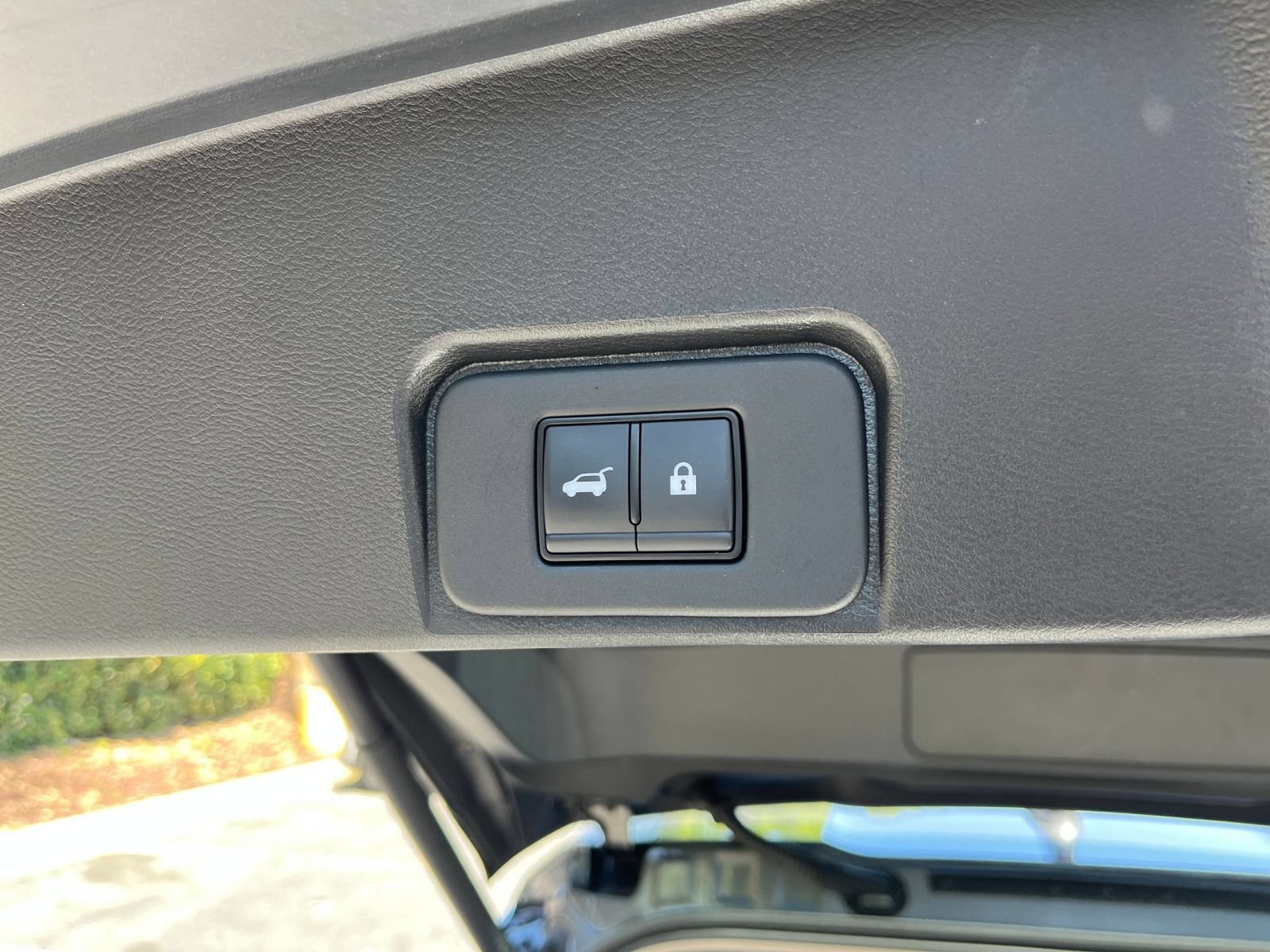 Used 2025 Nissan Rogue SV AWD/4WD image 23