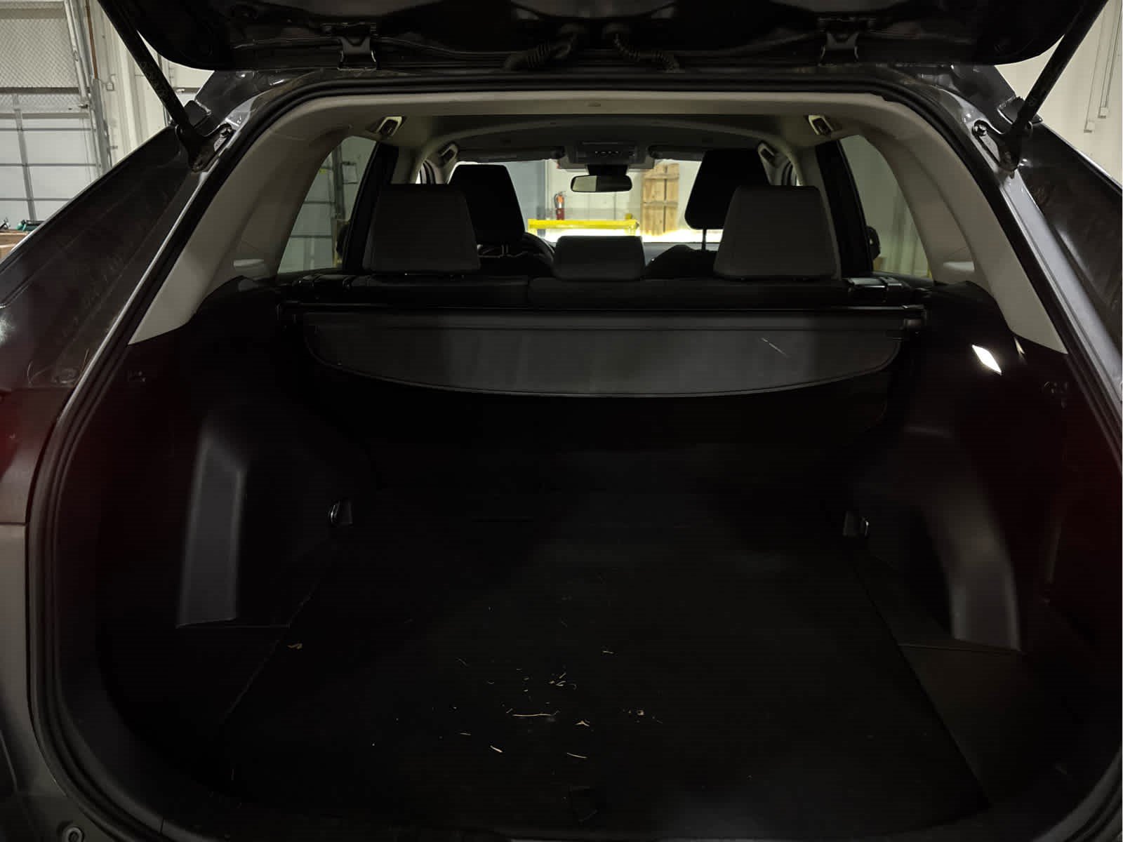Used 2025 Toyota RAV4 XLE AWD/4WD image 7