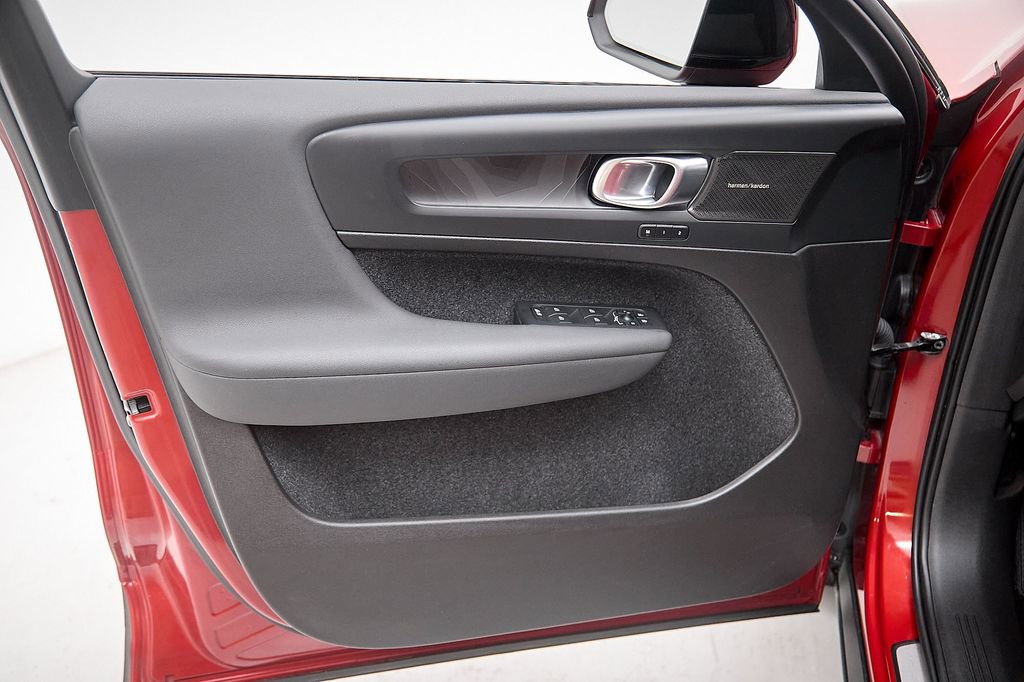 Certified 2023 Volvo C40 P8 Recharge Ultimate image 10