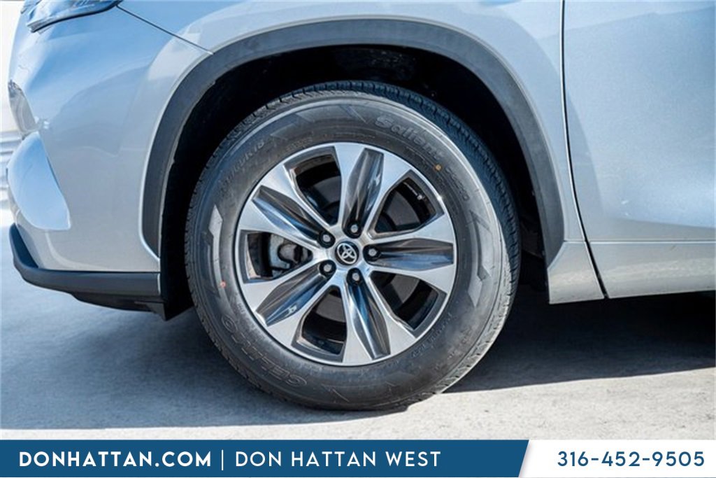 Used 2024 Toyota Highlander XLE image 38