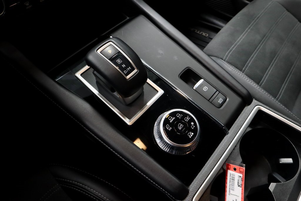 Used 2022 Mitsubishi Outlander SE image 35