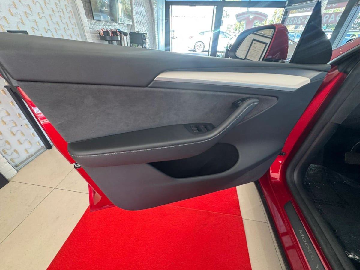 Used 2024 Tesla Model Y Long Range AWD/4WD image 22