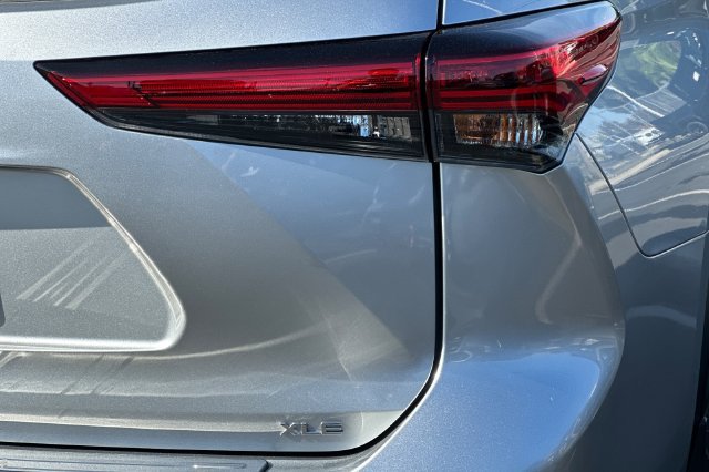 Used 2023 Toyota Highlander XLE FWD image 30