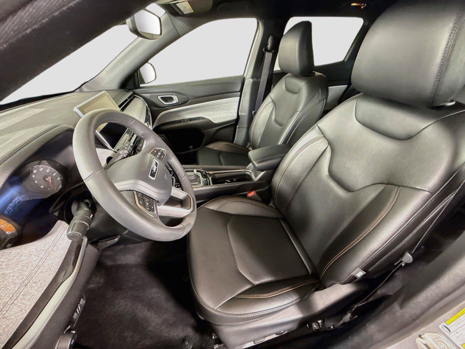 Used 2023 Jeep Compass Latitude AWD/4WD image 14