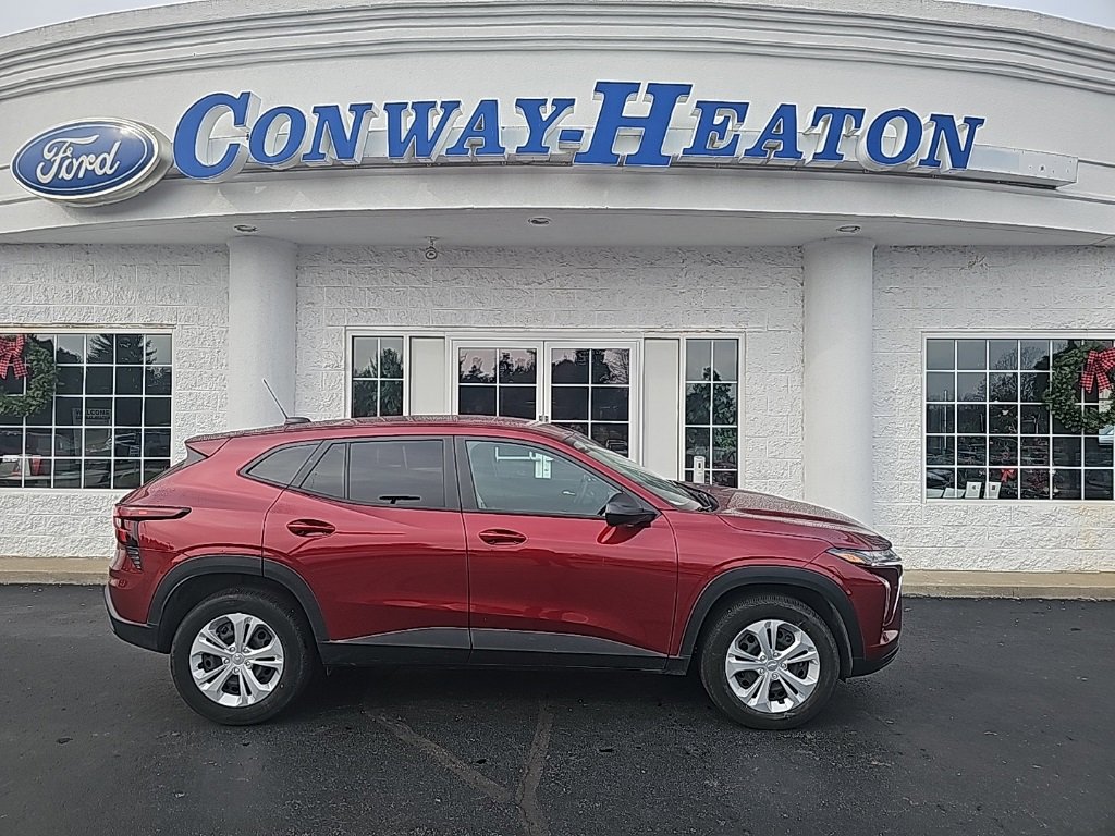 Used 2025 Chevrolet Trax LS video 1