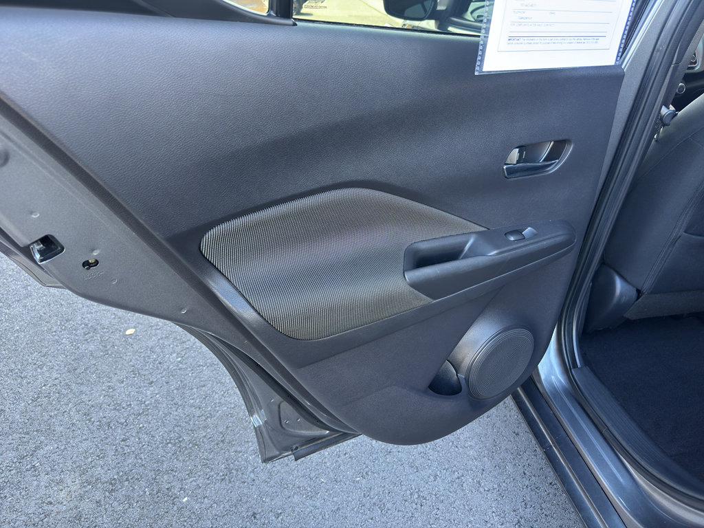 Used 2018 Nissan Kicks SV image 11