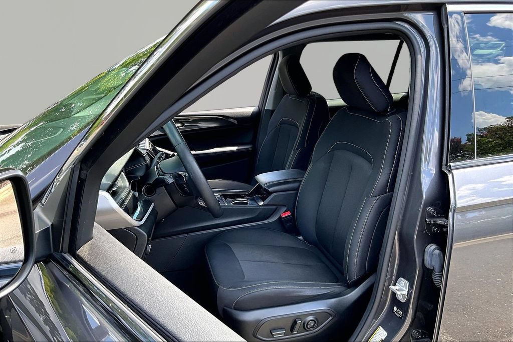 Used 2023 Jeep Grand Cherokee L Laredo w/ MOPAR Finishing Package AWD/4WD image 17