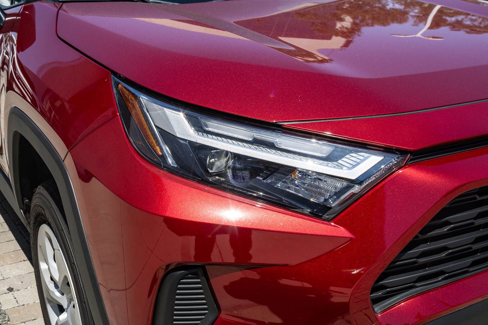 Certified 2025 Toyota RAV4 LE FWD image 5