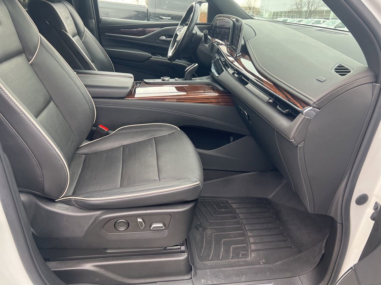 Used 2022 Cadillac Escalade Premium Luxury image 29