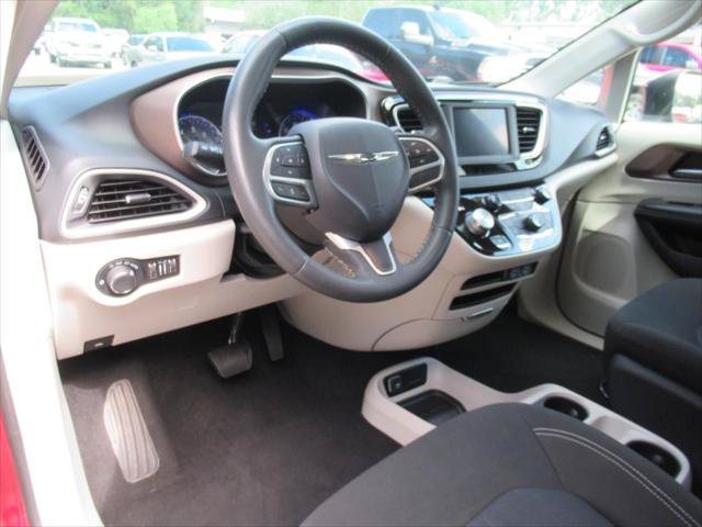Certified 2022 Chrysler Voyager LX FWD image 16