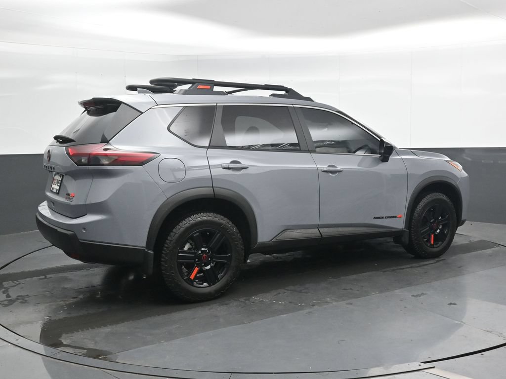Used 2025 Nissan Rogue SV AWD/4WD image 2