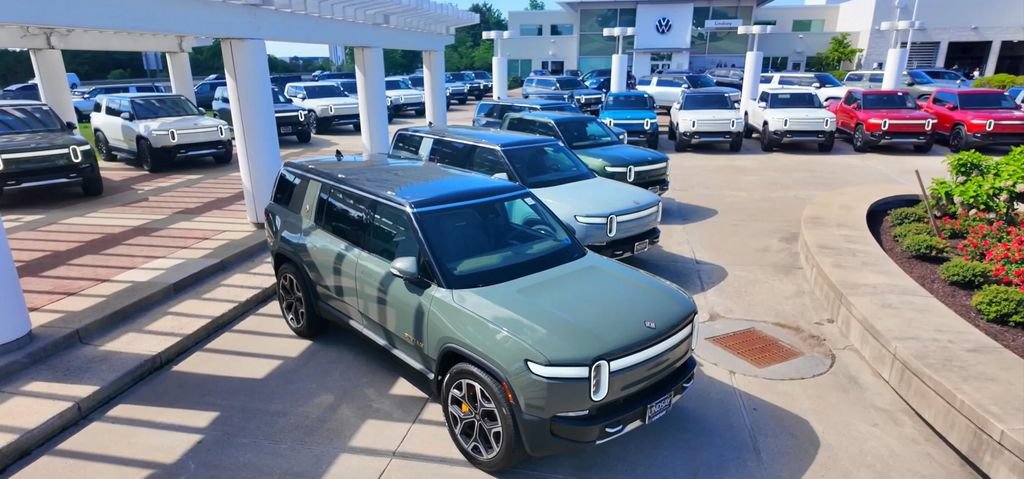 Used 2022 Rivian R1T Adventure AWD/4WD image 6
