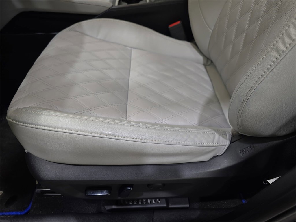 Used 2024 Mitsubishi Outlander SEL image 32