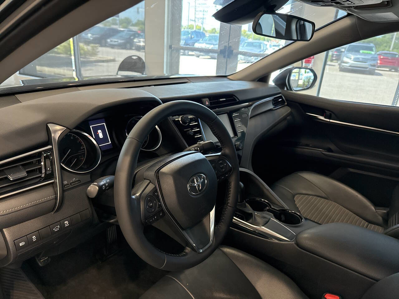 Used 2020 Toyota Camry SE w/ Phone Cable & Charge Package image 14