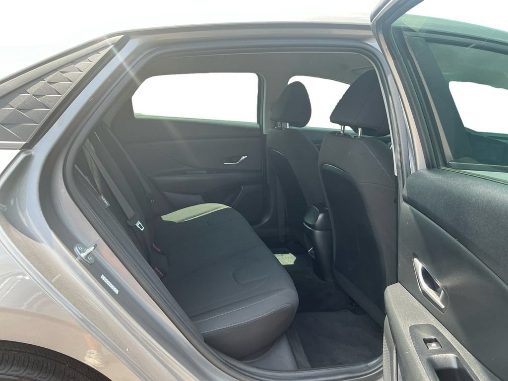 Used 2024 Hyundai Elantra SEL FWD image 23