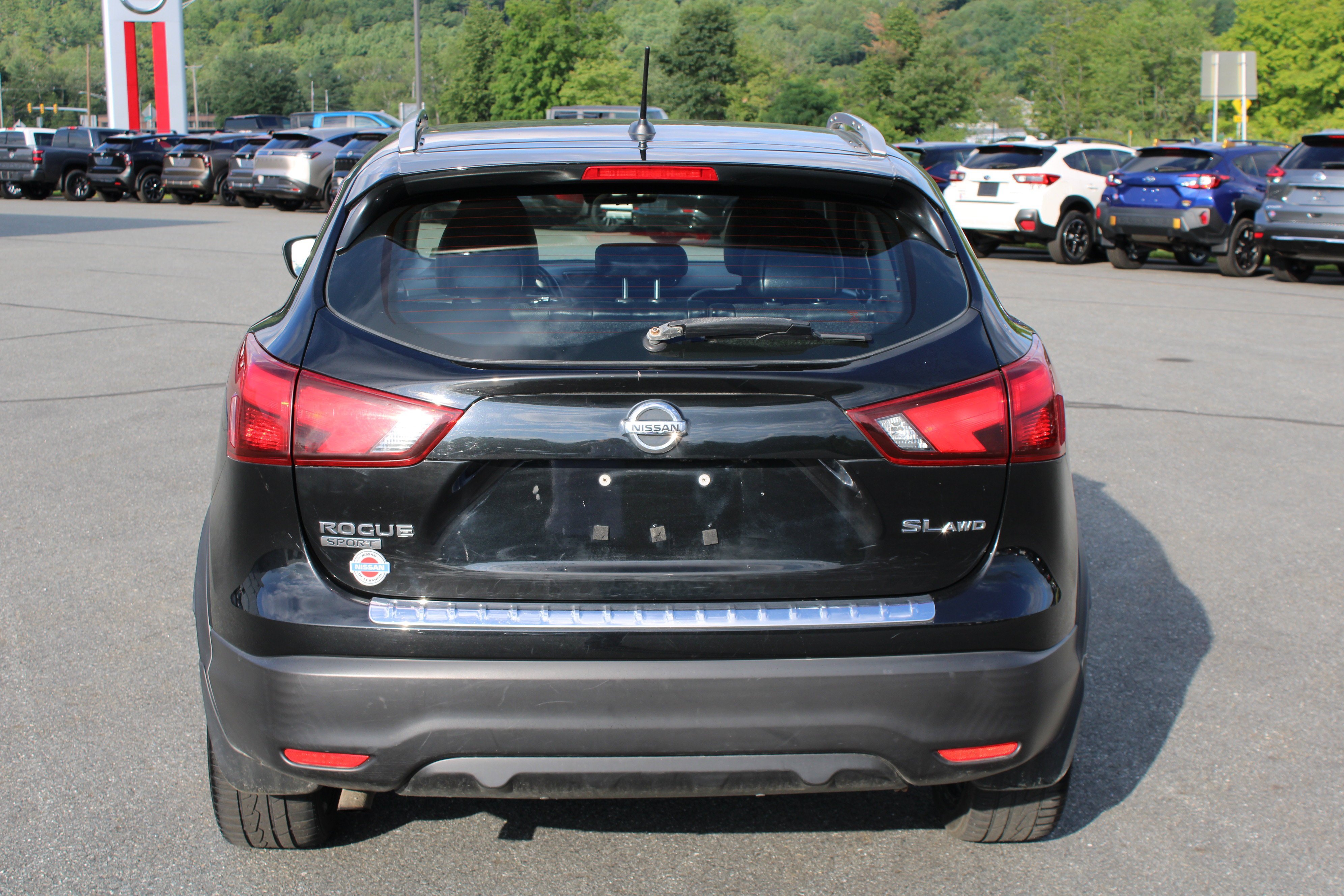 Used 2017 Nissan Rogue Sport SL AWD/4WD image 9