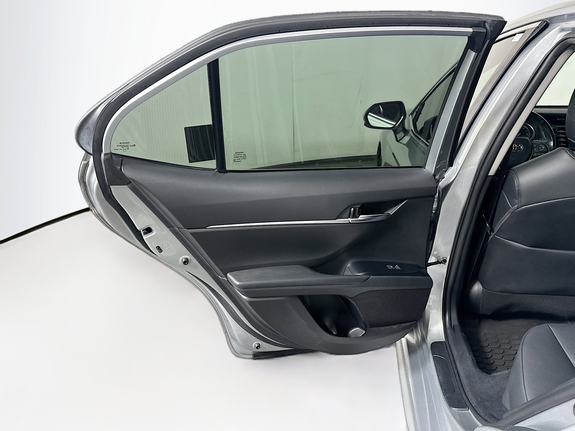 Used 2020 Toyota Camry SE FWD image 26