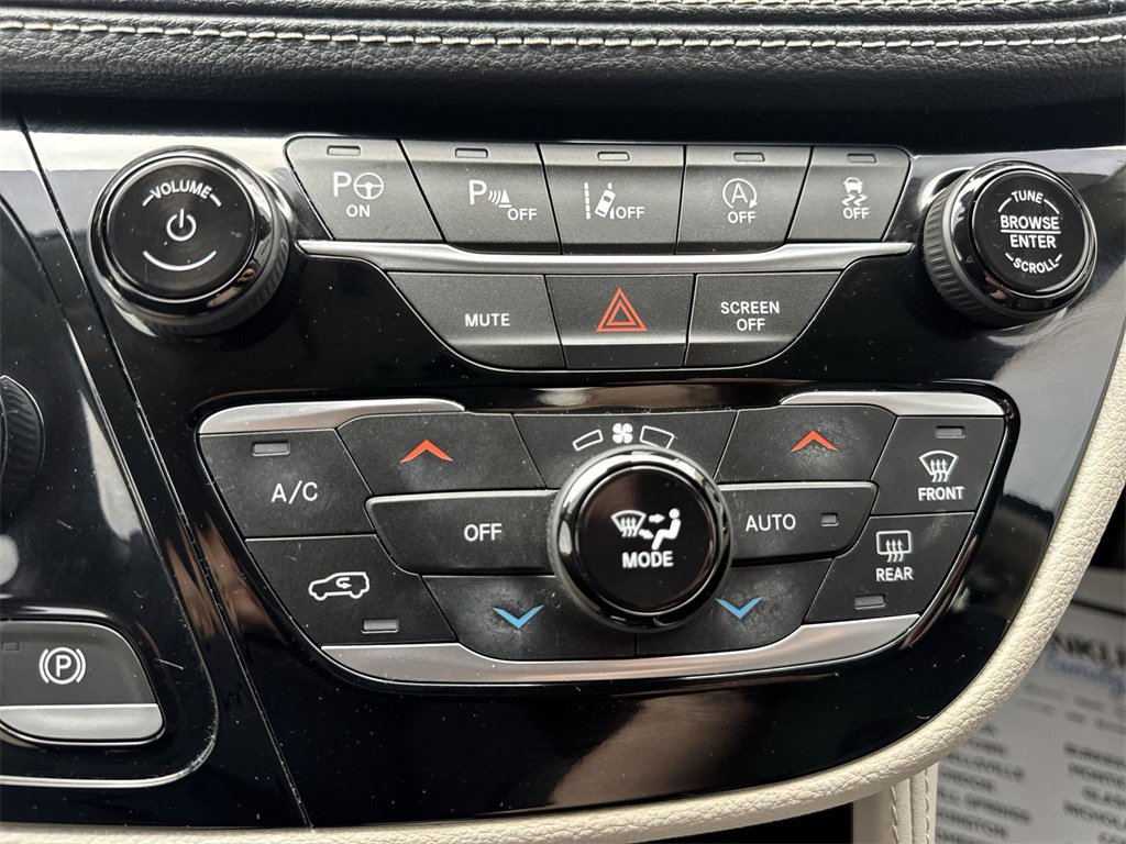 Used 2022 Chrysler Pacifica Limited image 19