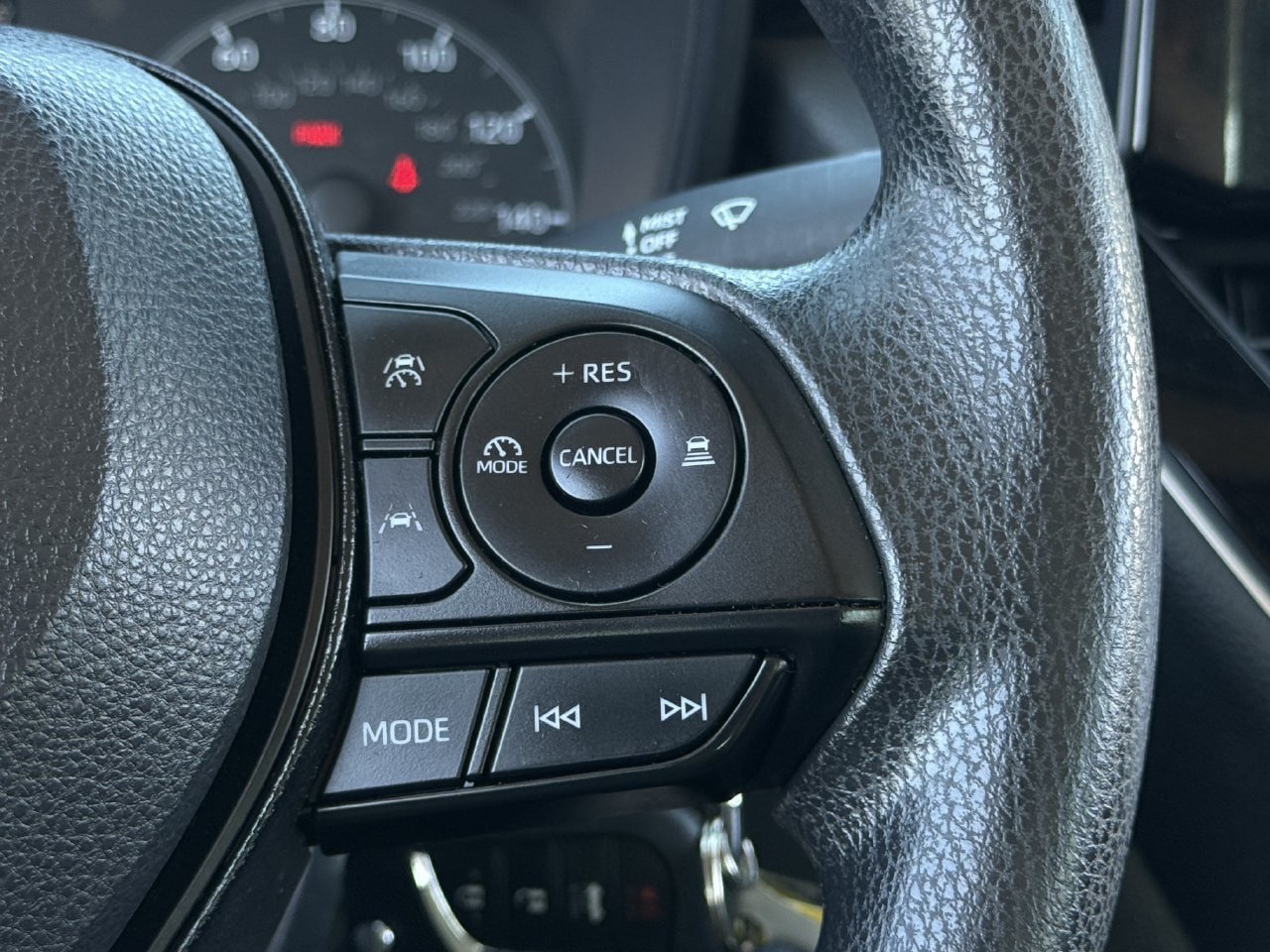 Used 2025 Toyota Corolla LE FWD image 14