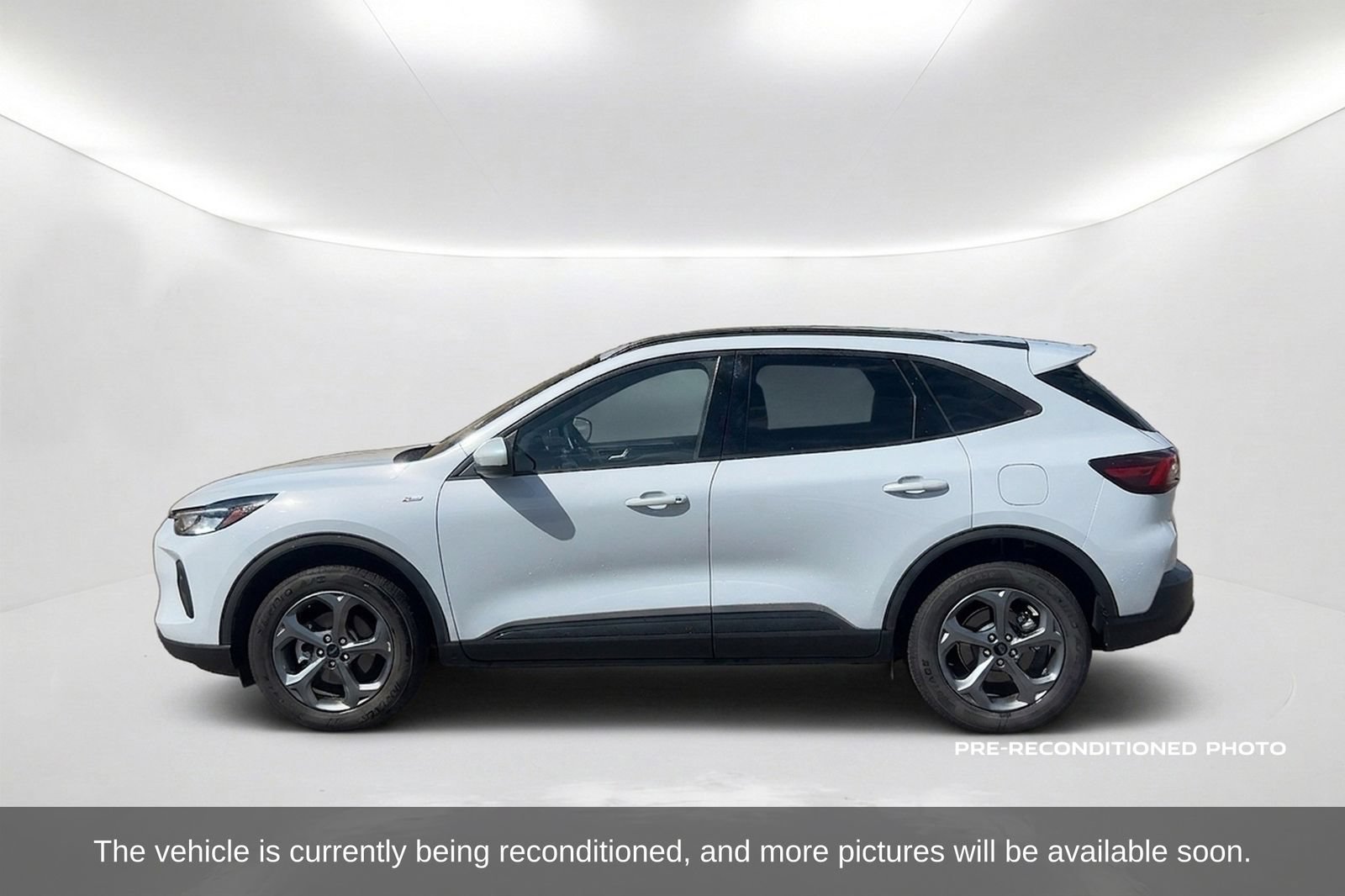 Used 2025 Ford Escape ST-Line Select AWD/4WD image 9