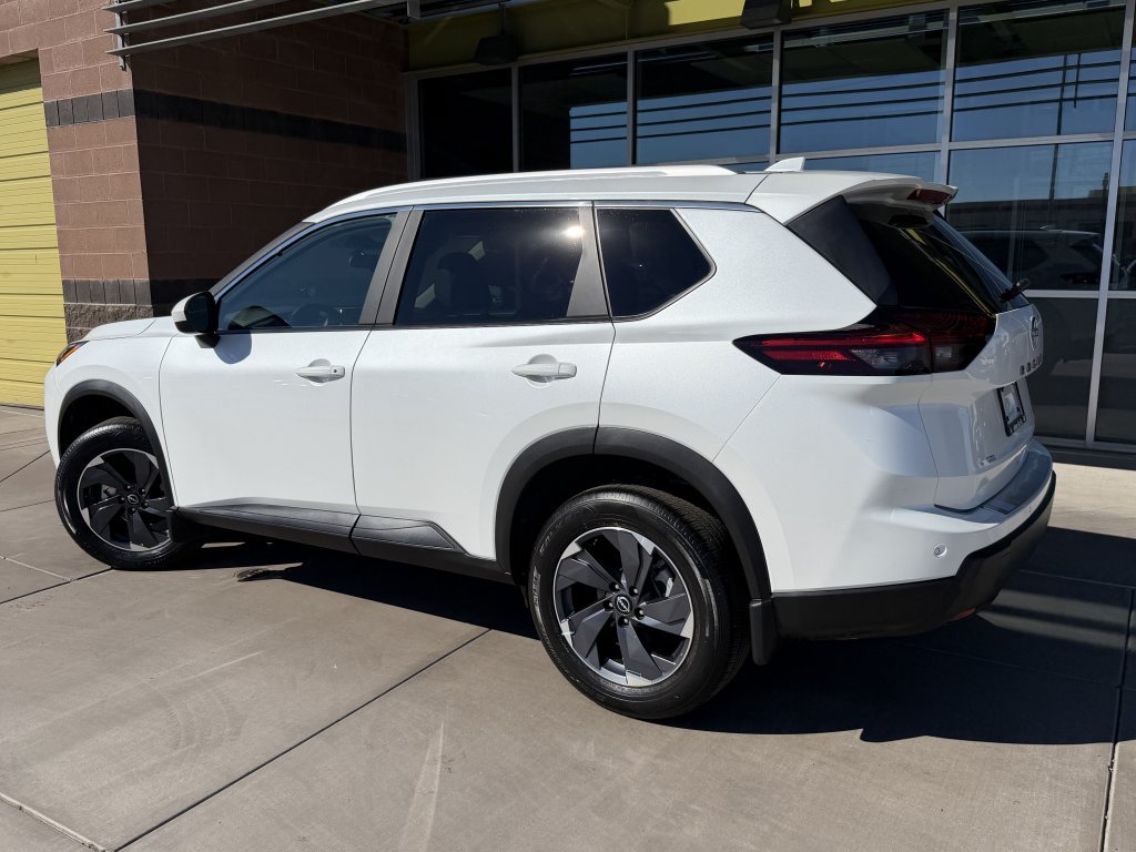 Used 2026 Nissan Rogue SV FWD image 5