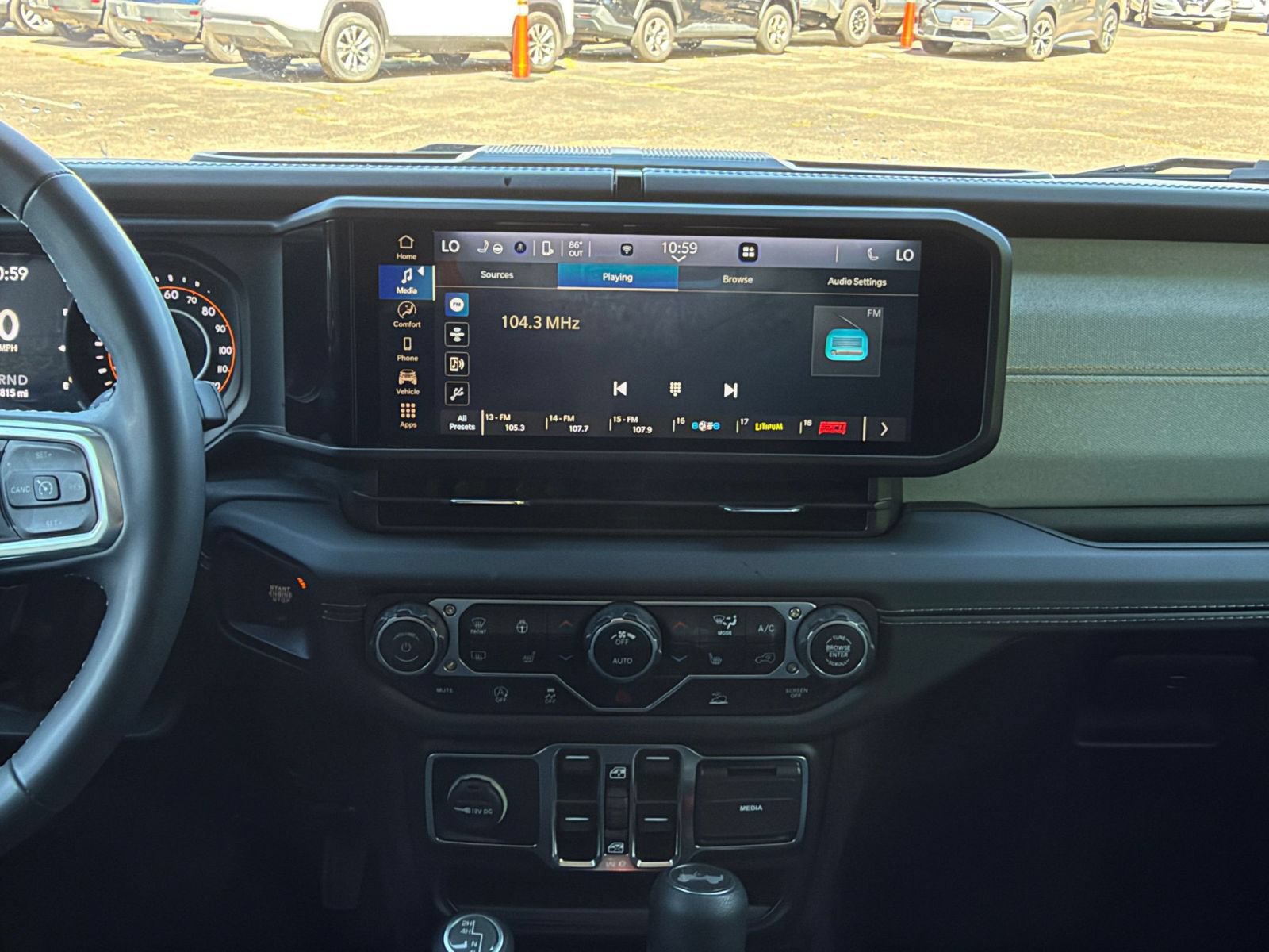 Used 2025 Jeep Wrangler Unlimited Sahara AWD/4WD image 17