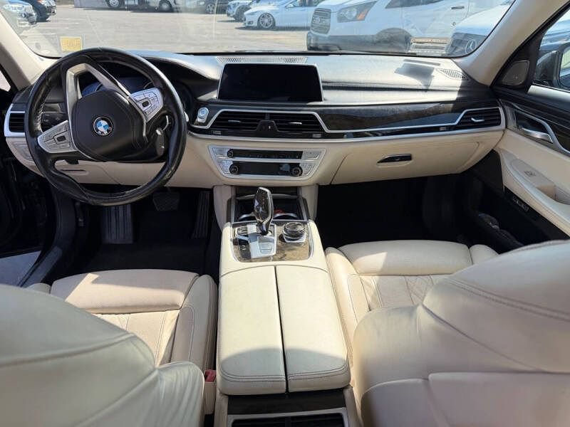 Used 2018 BMW 740e xDrive AWD/4WD image 12