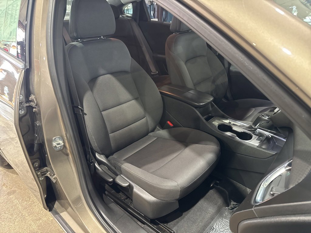 Used 2020 Chevrolet Malibu LT image 31