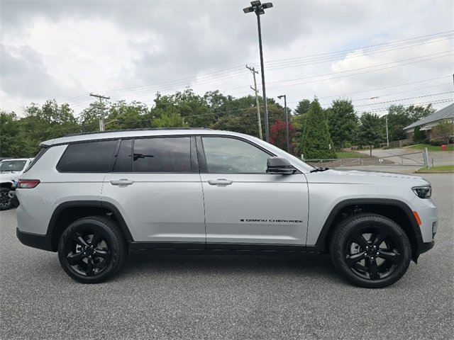 New 2025 Jeep Grand Cherokee L Limited w/ Black Appearance Package image 2