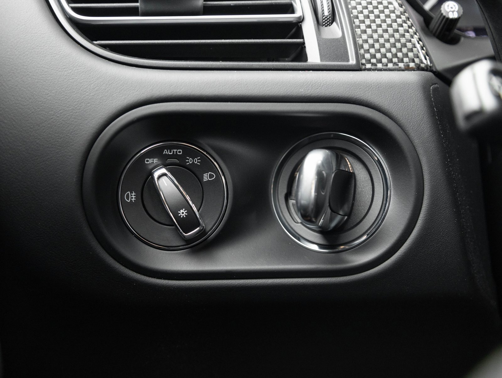 New 2026 Porsche Macan GTS image 17